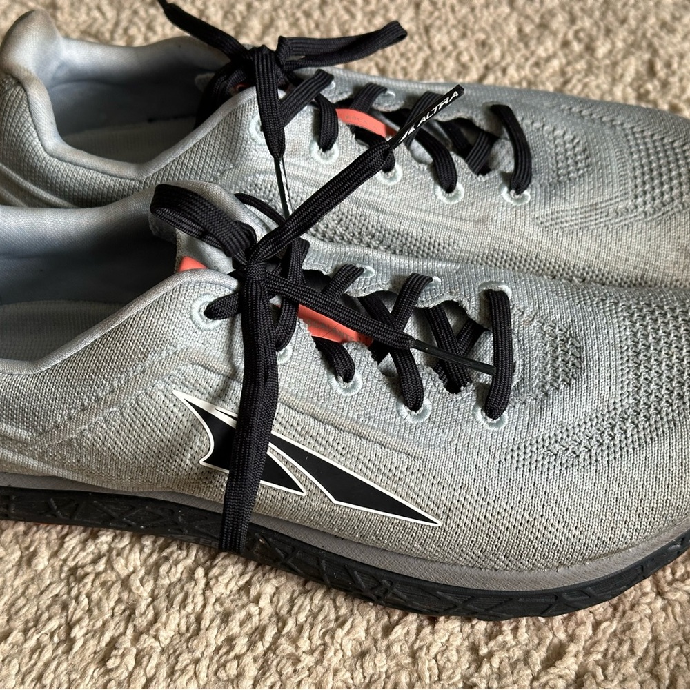 Altra Escalante 2.0 women’s size 10.5 mens size 9 running shoes. - Picture 5 of 5